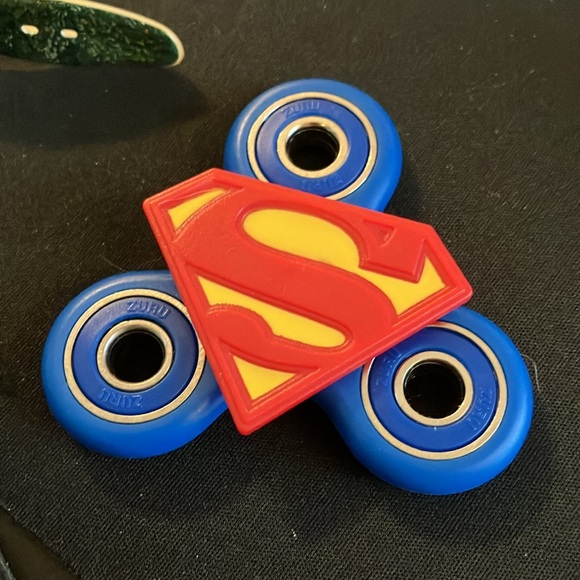 Superman Fidget Spinner NIB - Picture 2 of 3